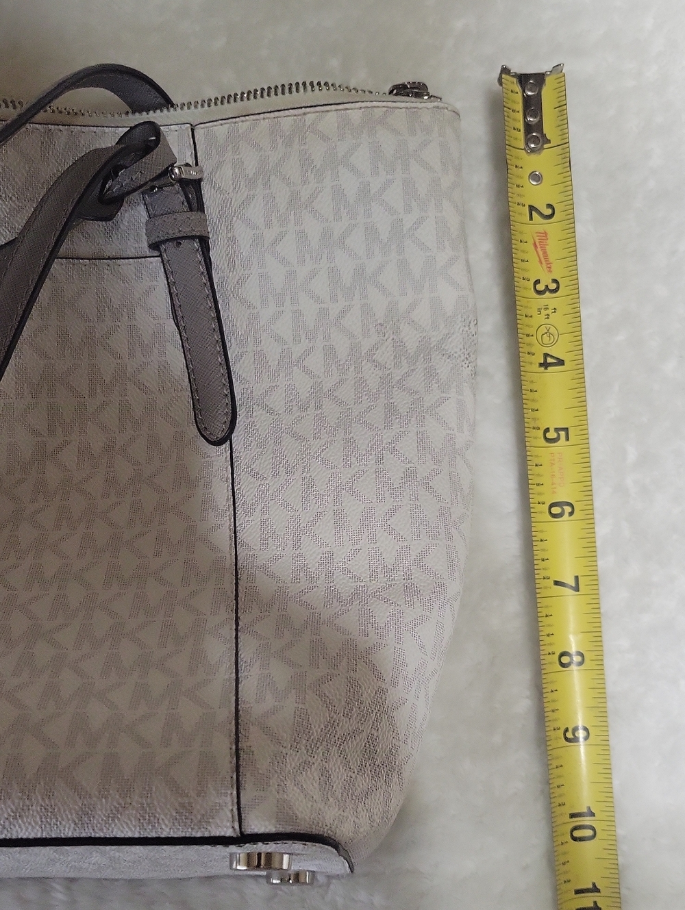 Michael Kors White and Light Gray Logo Tote ✨️✨️✨️EUC✨️✨️✨️ - Picture 13 of 16